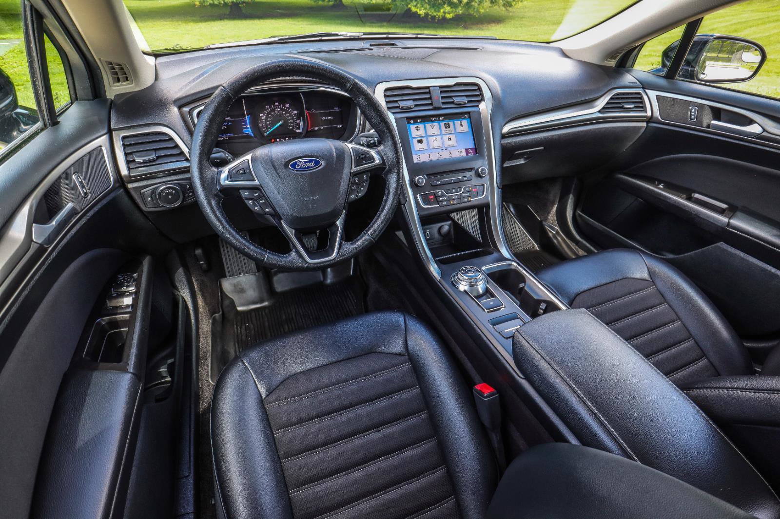 Used 2017 Ford Fusion SE w/ Equipment Group 201A FWD image 24