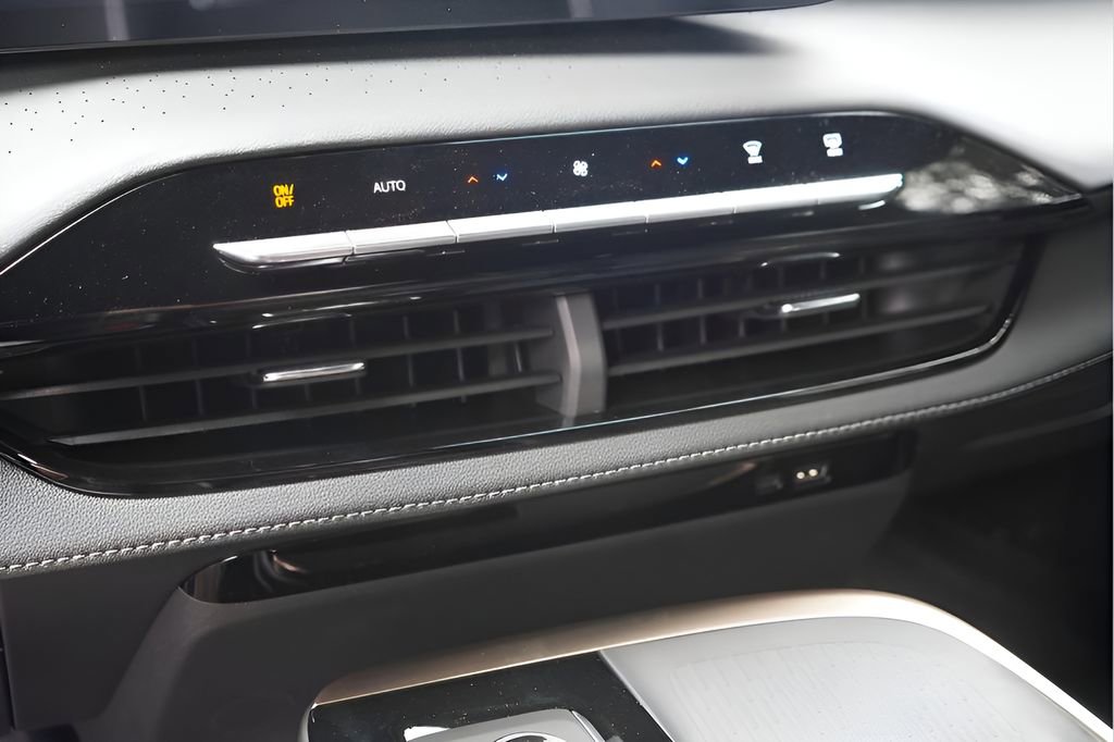 New 2026 Buick Enclave Avenir w/ Super Cruise Package image 13