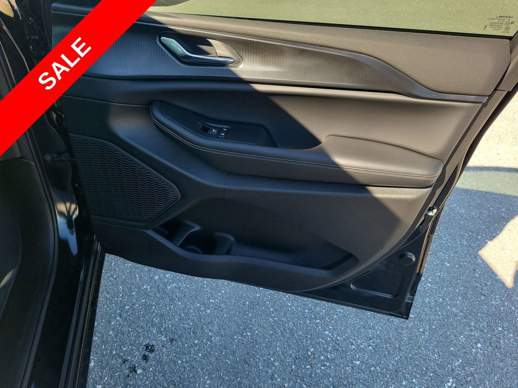 New 2025 Jeep Grand Cherokee Laredo w/ Luxury Tech Group I image 44