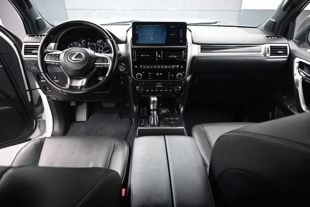 Used 2023 Lexus GX 460 Luxury w/ Sport Design Package AWD/4WD image 25