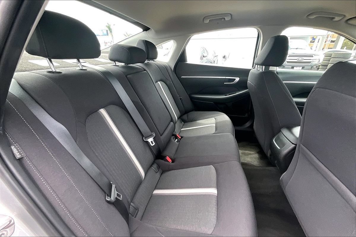 Used 2025 Hyundai Sonata SEL FWD image 32