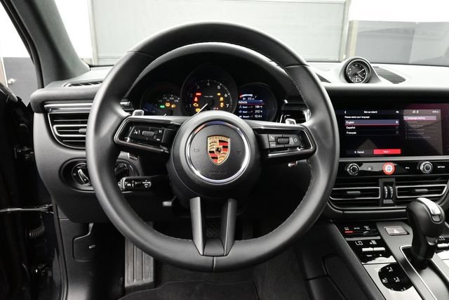 Certified 2025 Porsche Macan AWD/4WD image 8