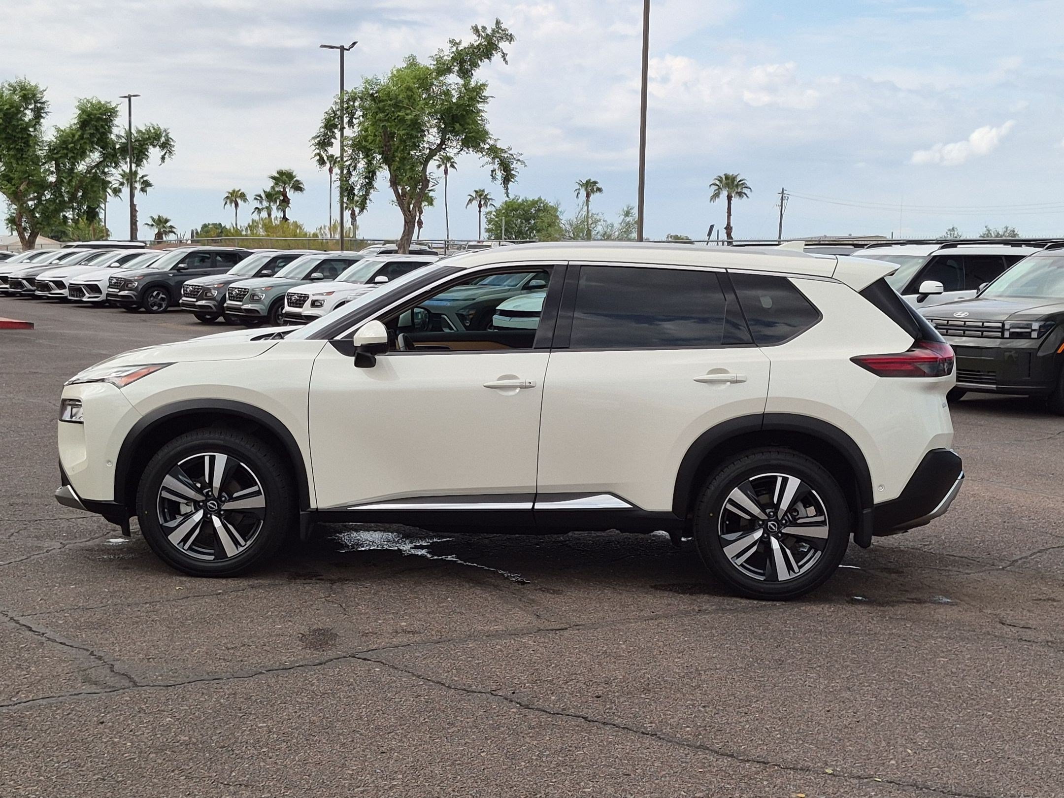Used 2022 Nissan Rogue Platinum w/ Head-Up Display Package FWD image 9