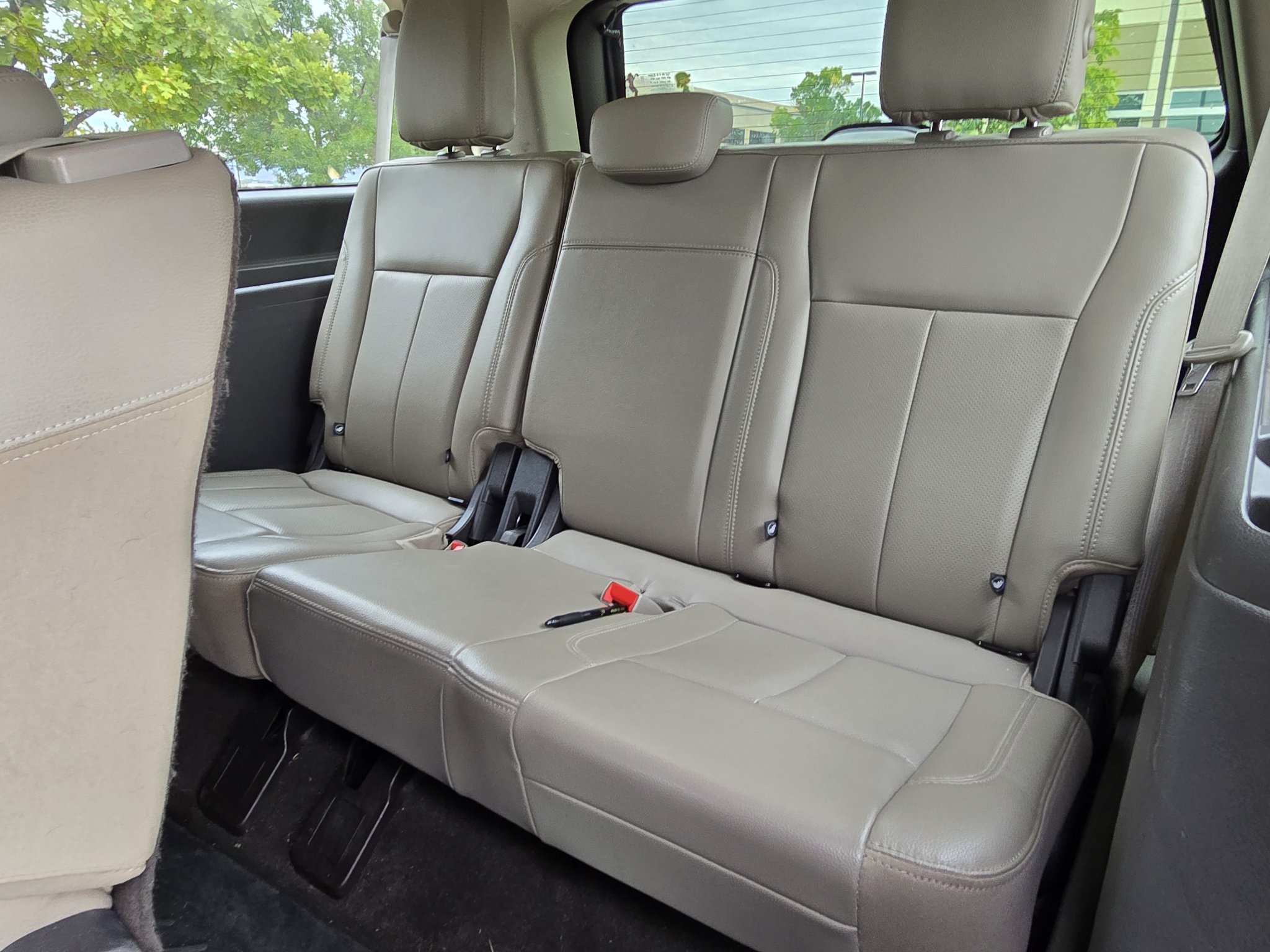 Used 2020 Ford Expedition Max XLT w/ Equipment Group 202A AWD/4WD image 16