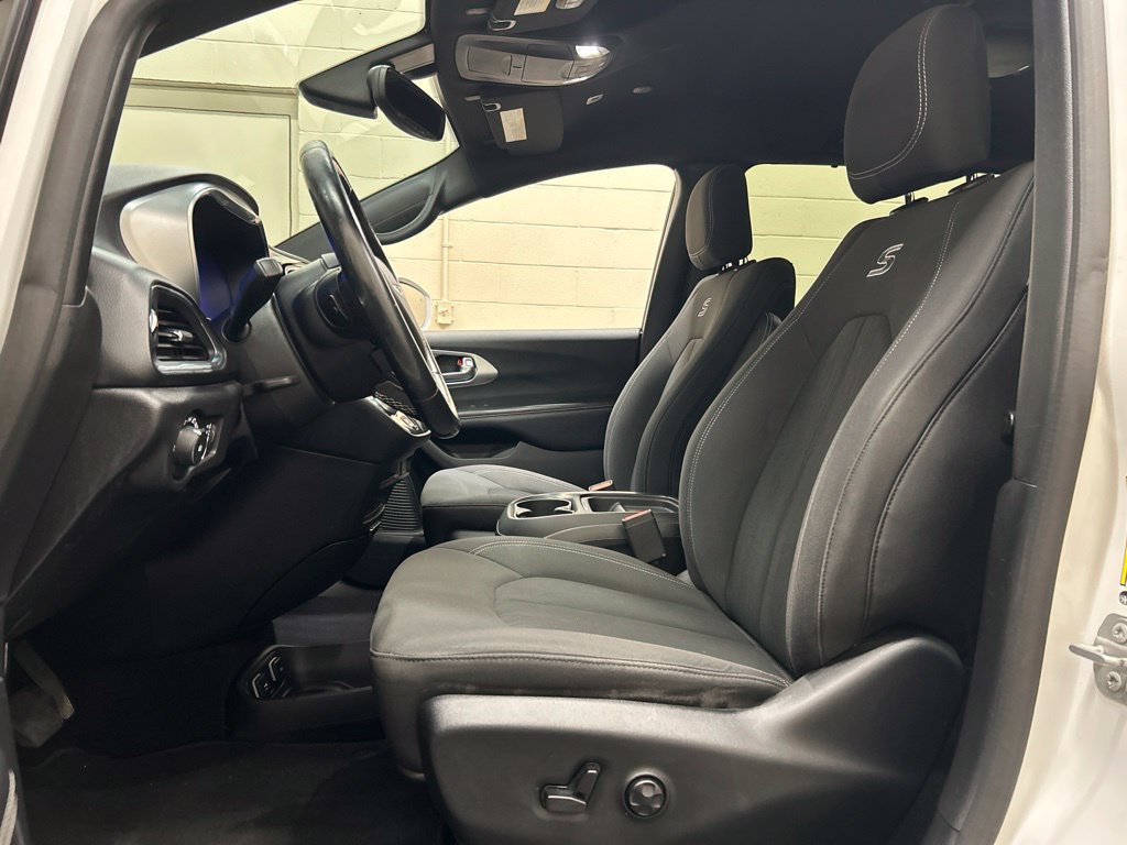 Used 2019 Chrysler Pacifica Touring Plus w/ S Appearance Package FWD image 8