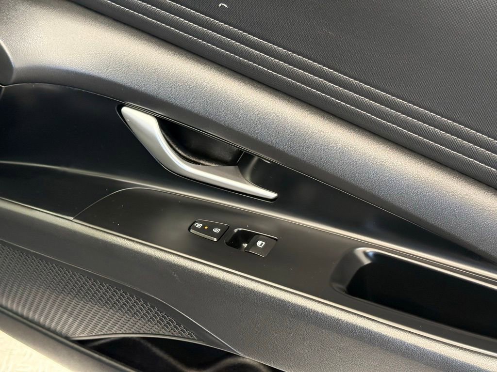 Used 2025 Hyundai Elantra Limited FWD image 22