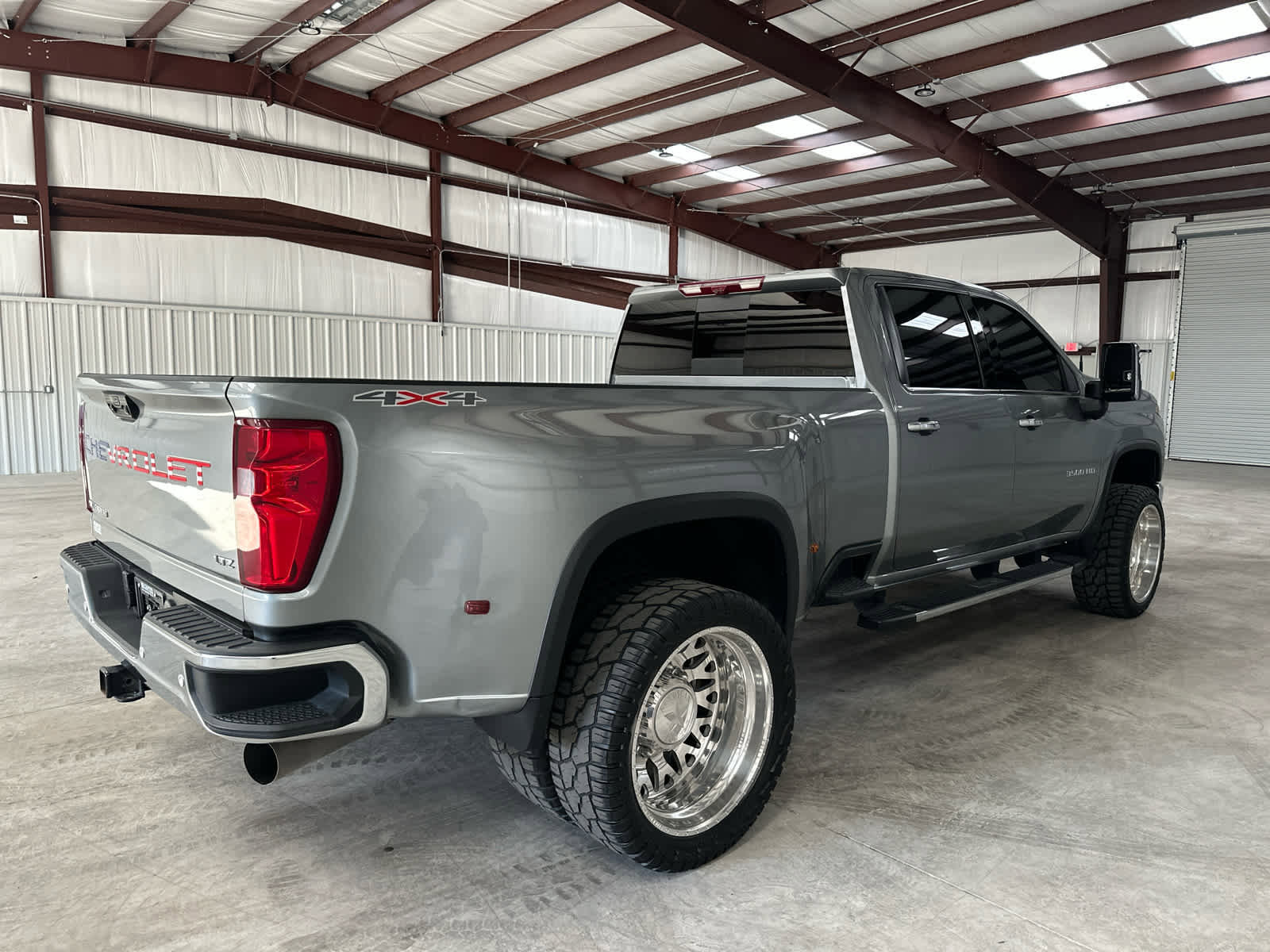 Used 2025 Chevrolet Silverado 3500 LTZ w/ LTZ Convenience Package image 5
