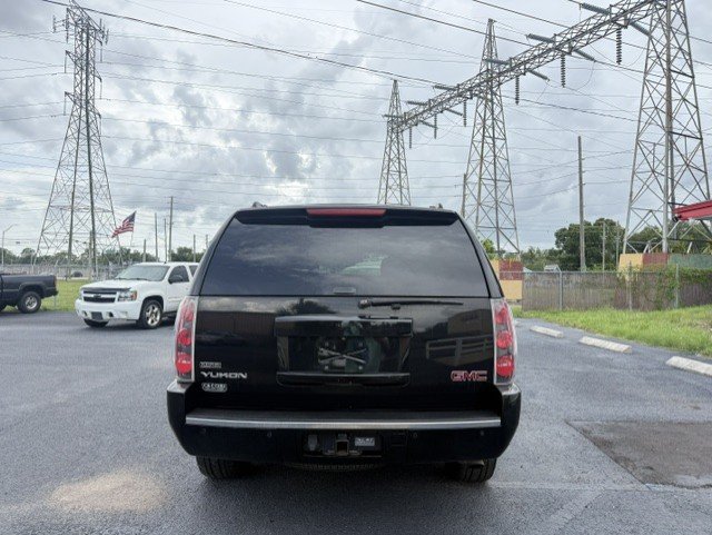 Used 2012 GMC Yukon Denali RWD image 5
