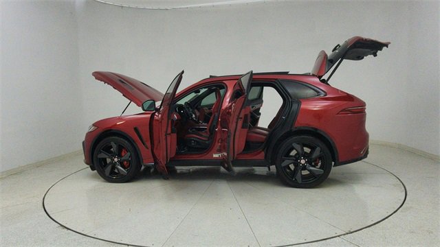 Used 2022 Jaguar F-PACE SVR image 76