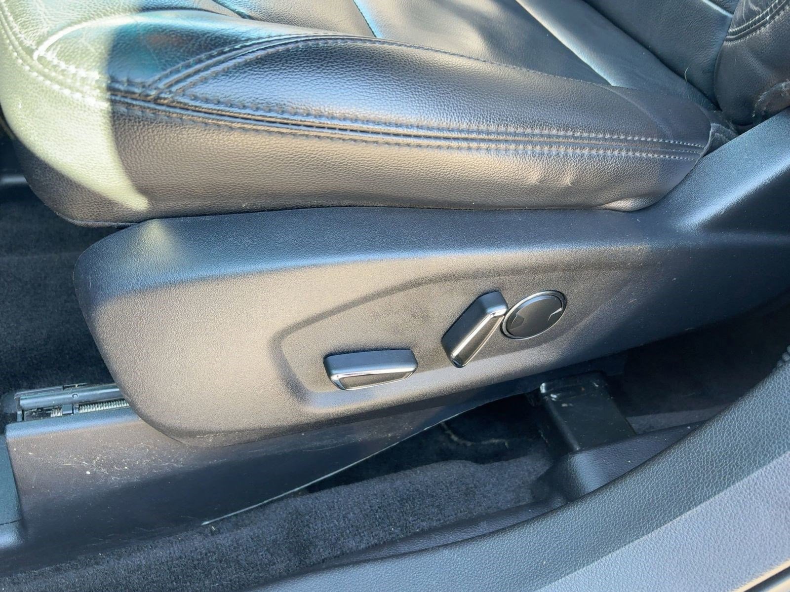 Used 2017 Ford Explorer XLT w/ Equipment Group 202A image 14