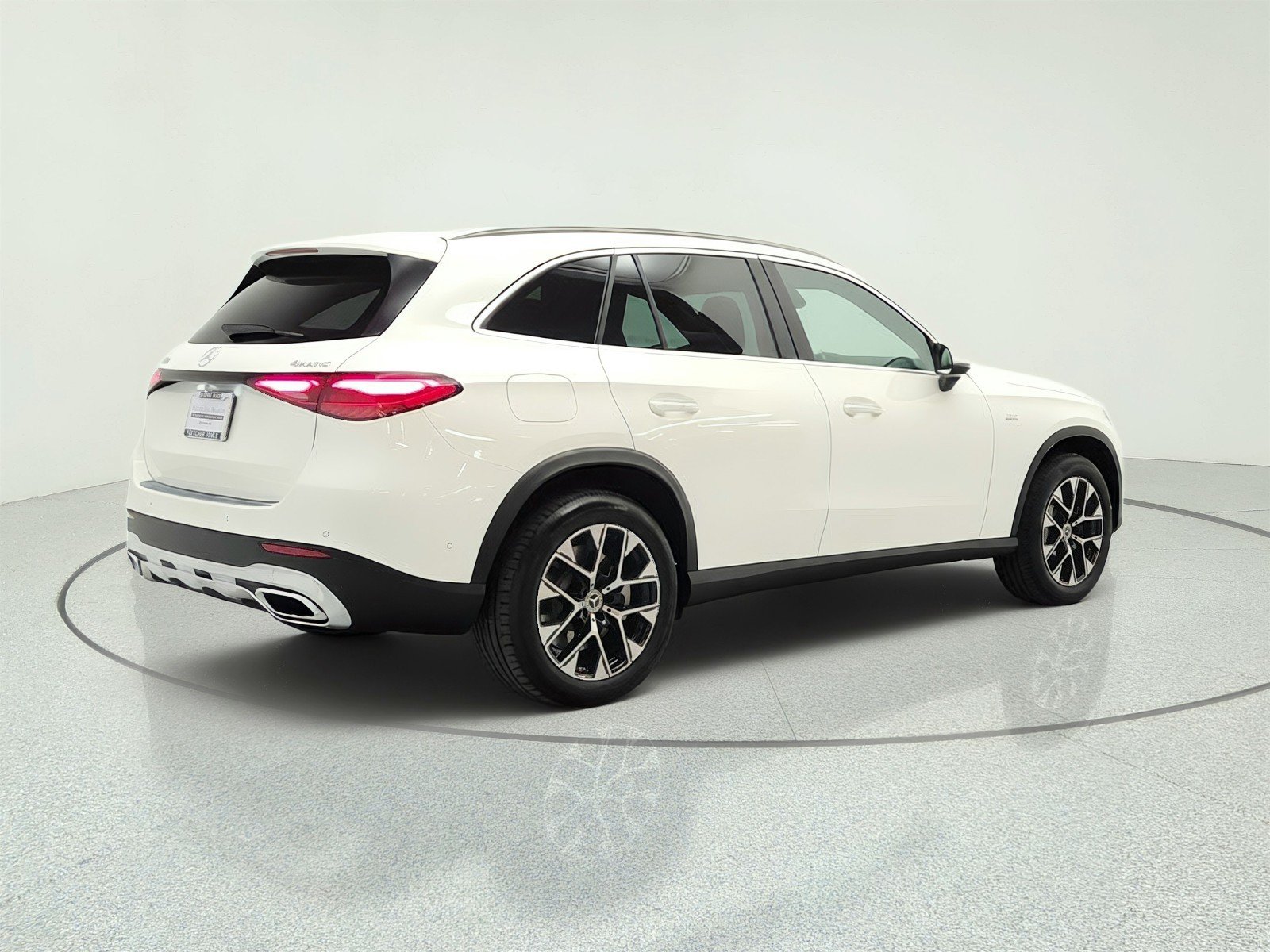Used 2025 Mercedes-Benz GLC 350e 4MATIC image 5