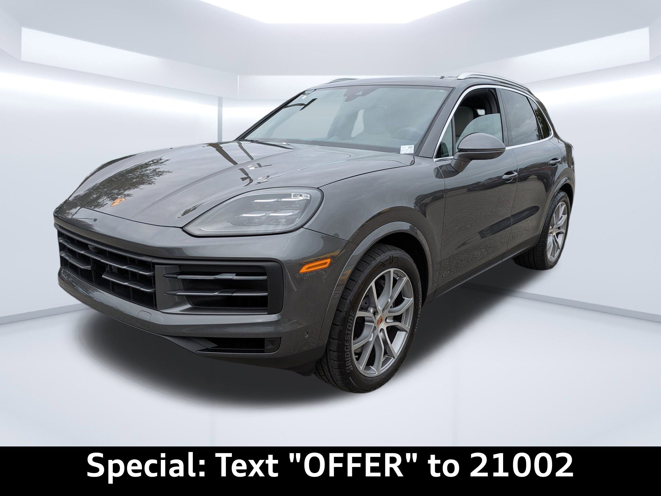Used 2025 Porsche Cayenne Base image 8