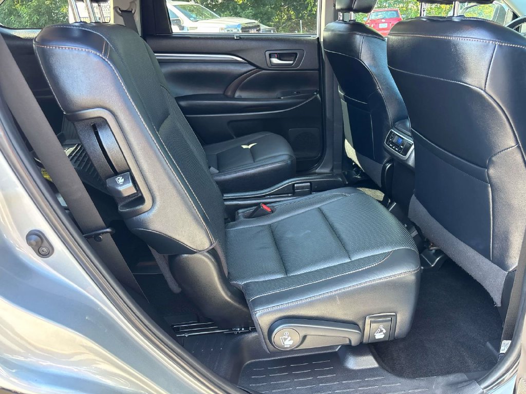 Used 2019 Toyota Highlander Limited AWD/4WD image 16
