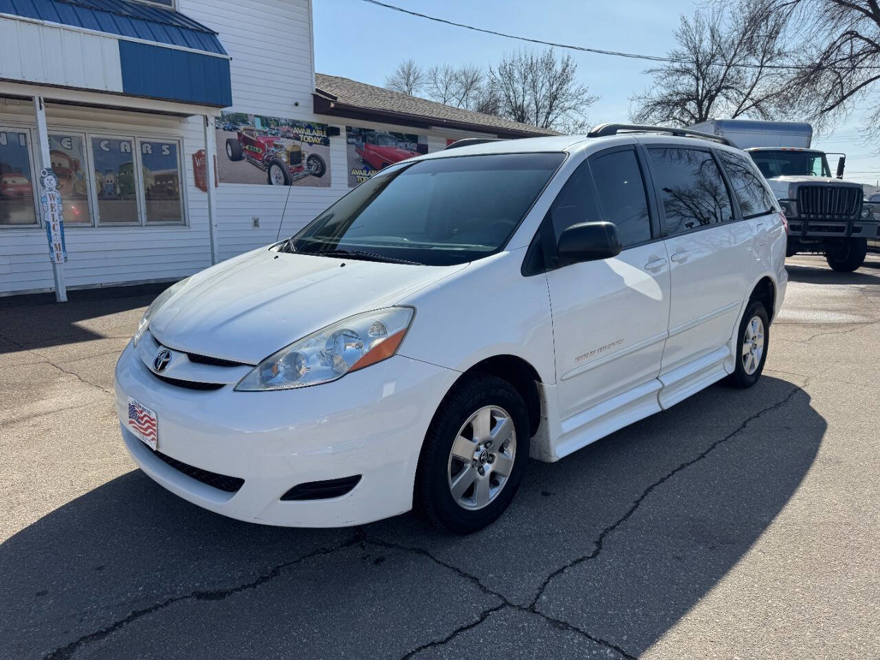 Used 2008 Toyota Sienna LE FWD image 2