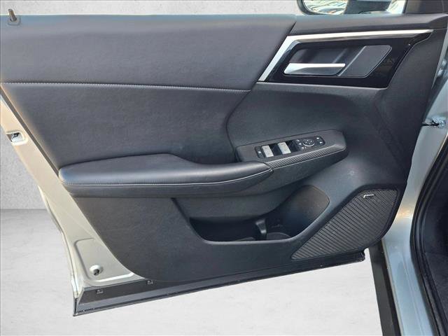 Used 2025 Mitsubishi Outlander SE FWD image 11
