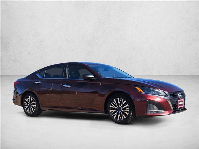 Used 2024 Nissan Altima 2.5 SV image 3