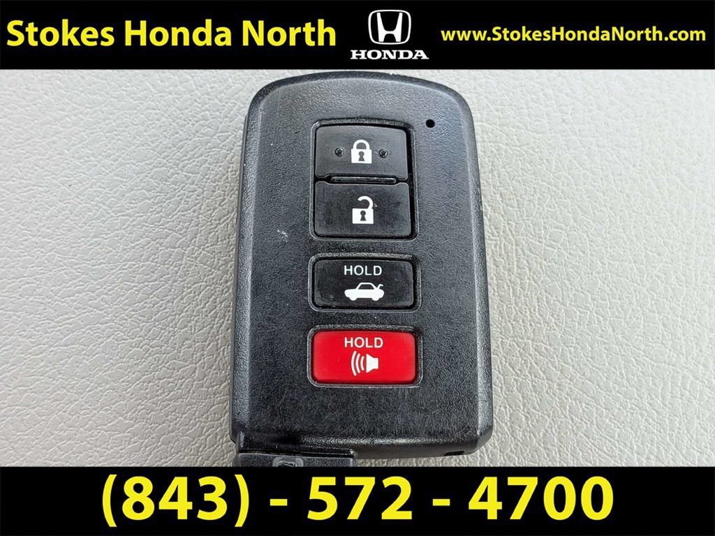 Used 2016 Toyota Camry XLE w/ Moonroof Package FWD image 33