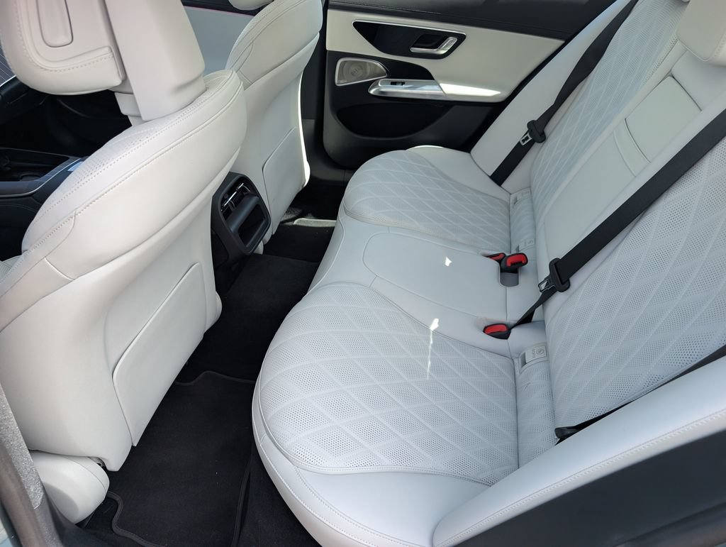 Used 2025 Mercedes-Benz E 350 4MATIC Sedan image 24
