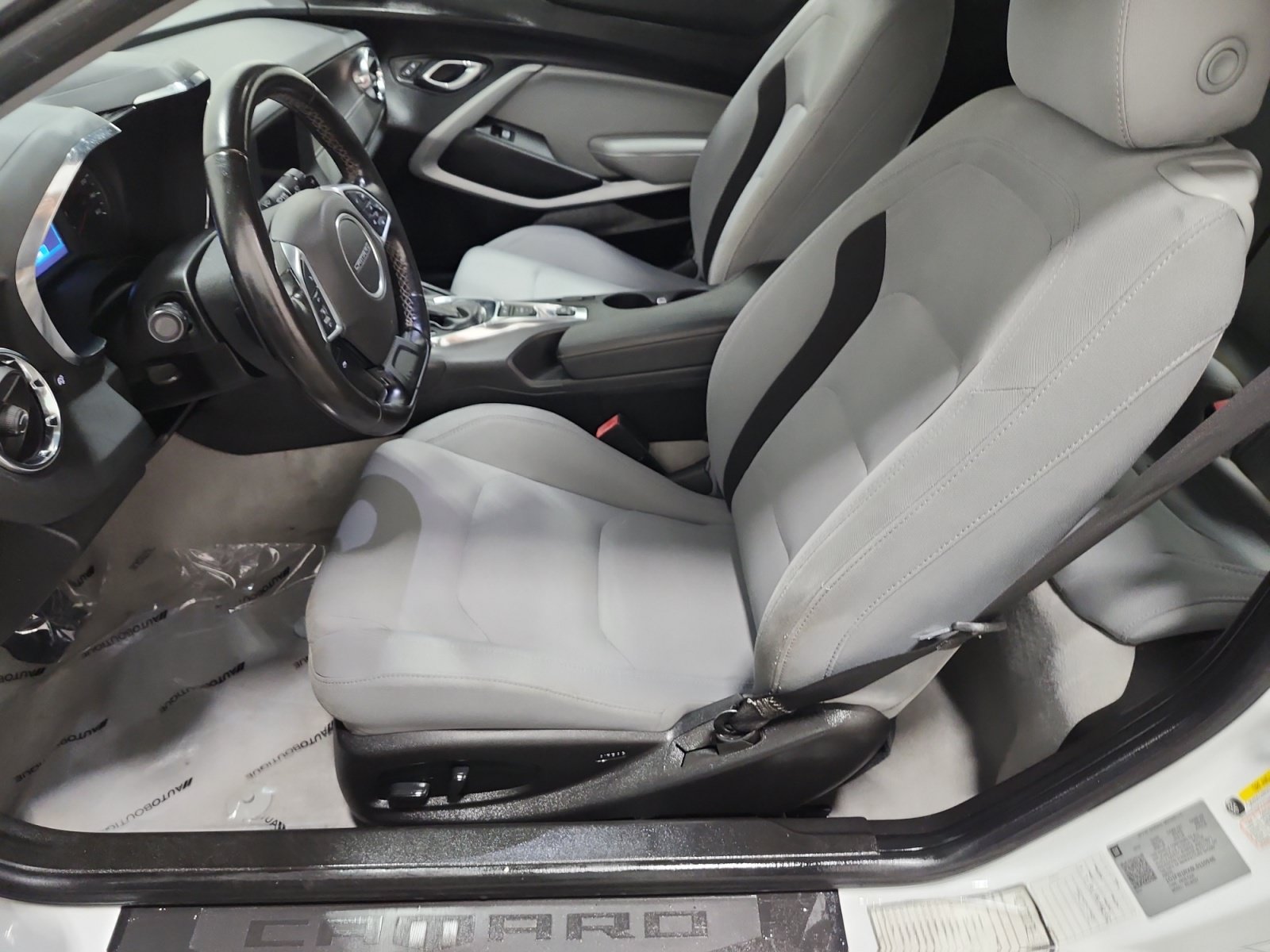 Used 2020 Chevrolet Camaro LT RWD image 9