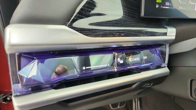 Used 2025 BMW 740i image 38