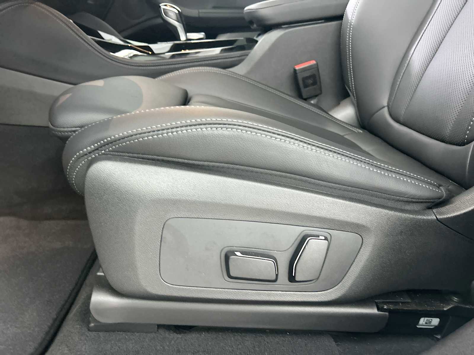 Used 2025 BMW X4 xDrive30i image 14