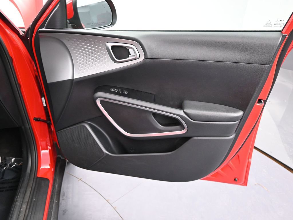 Certified 2022 Kia Soul LX w/ Technology Package image 20