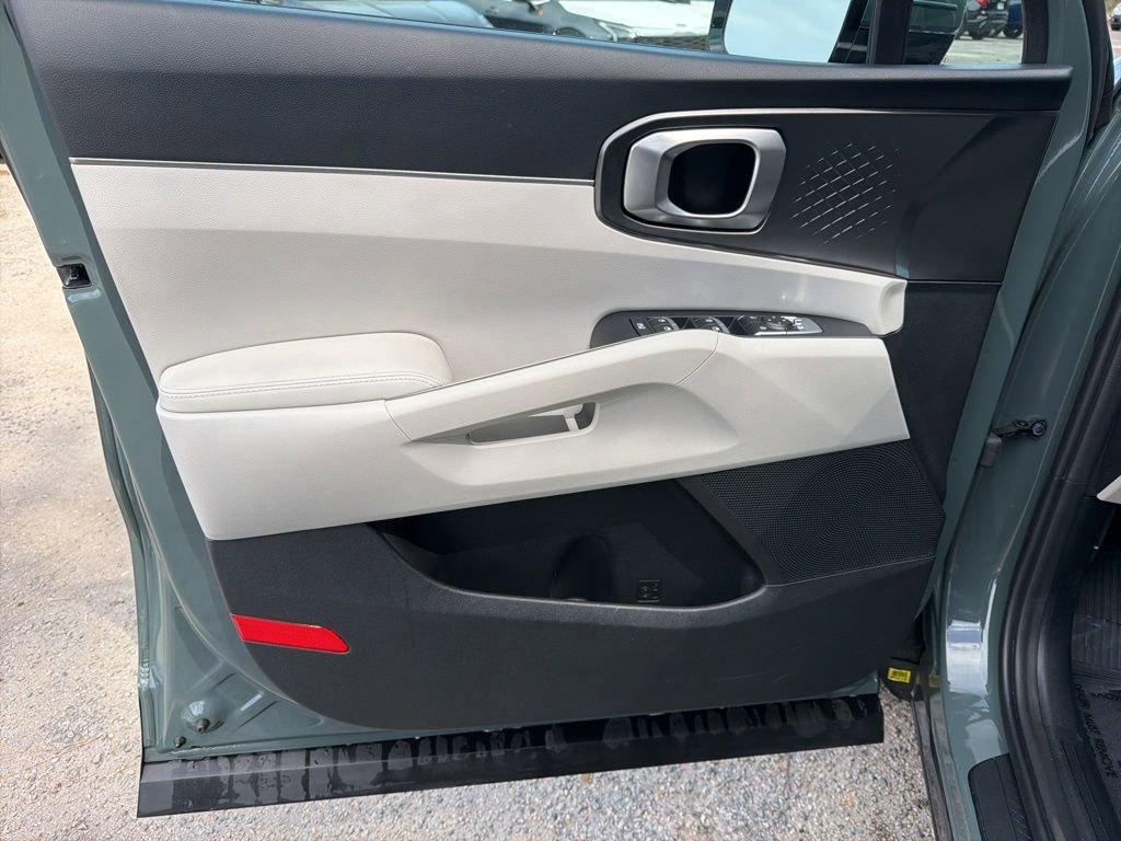 Certified 2025 Kia Sorento EX image 13