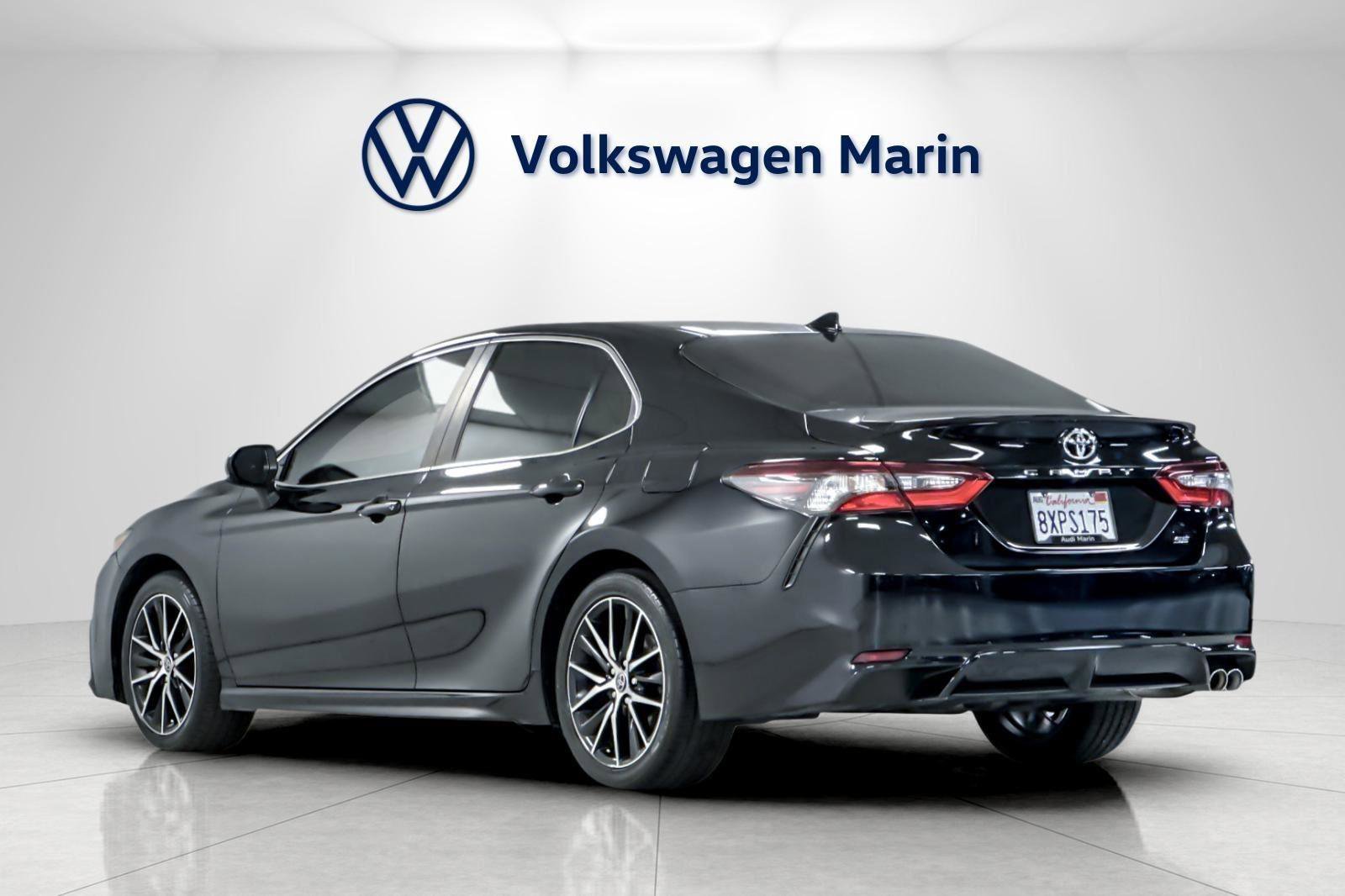 Used 2021 Toyota Camry SE image 3