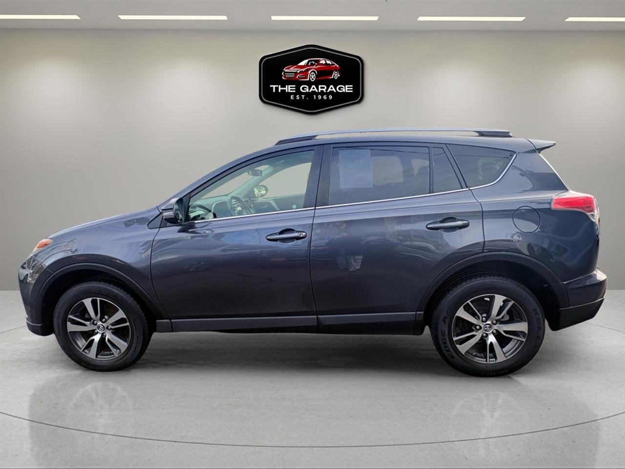 Used 2018 Toyota RAV4 XLE image 10