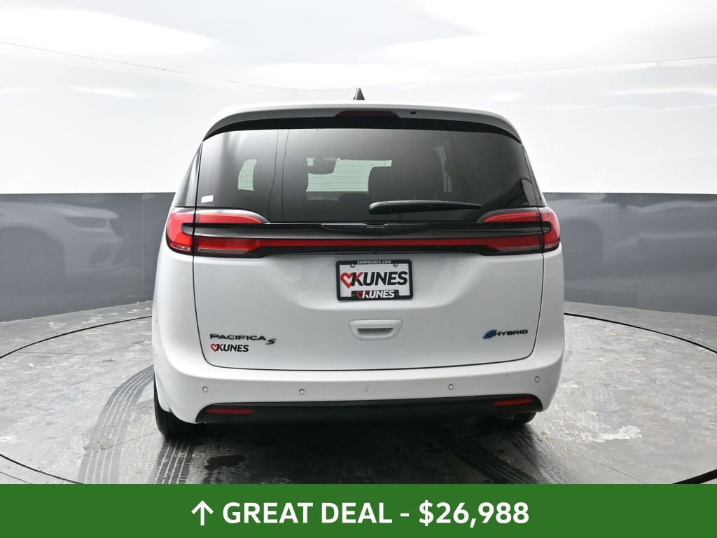 Used 2024 Chrysler Pacifica Select image 14