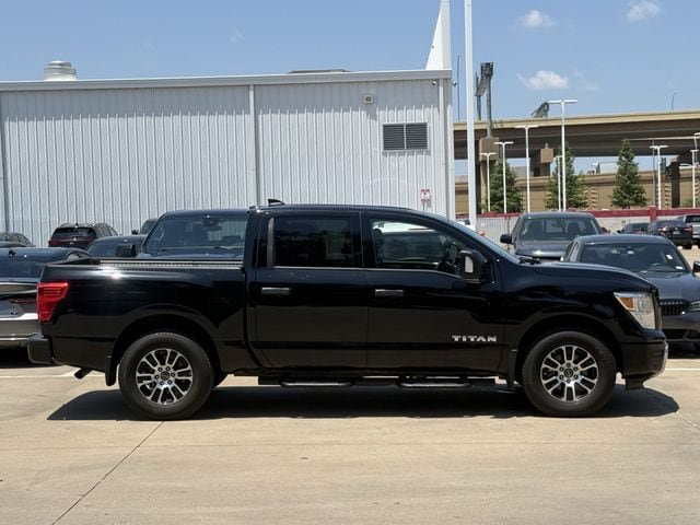 Used 2024 Nissan Titan SV w/ SV Convenience Package RWD image 3