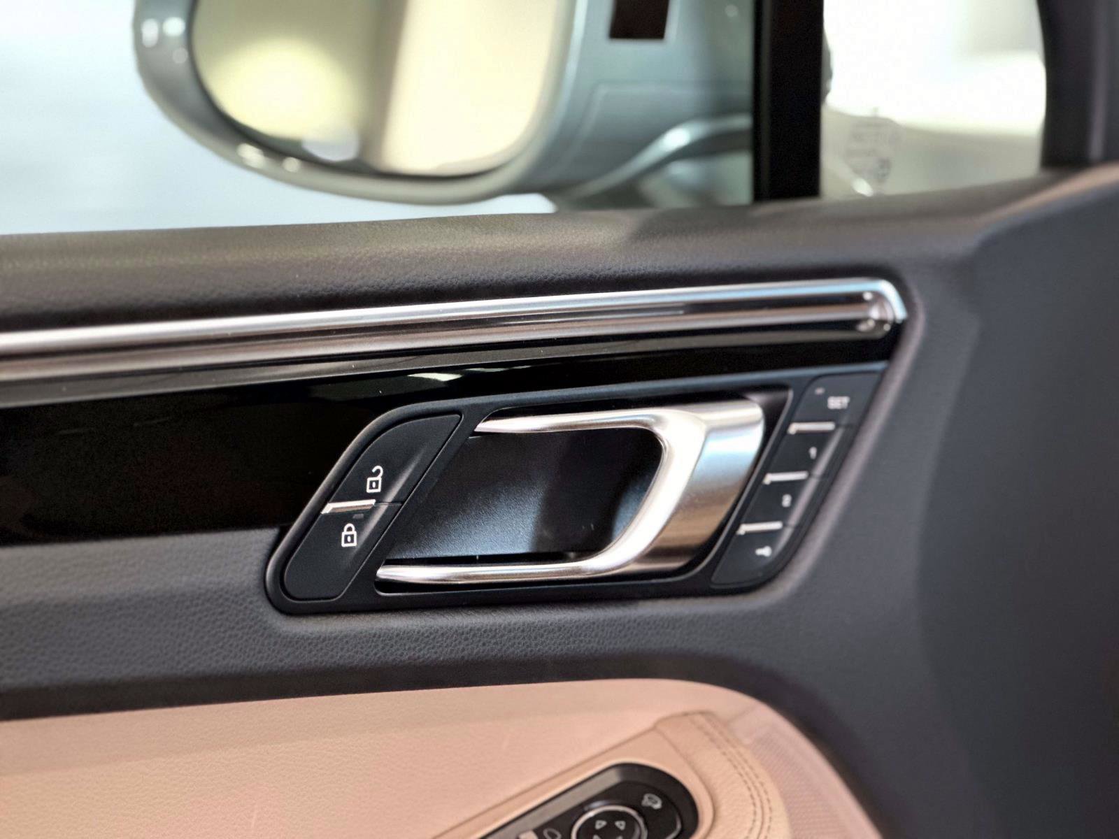 New 2026 Porsche Macan image 18