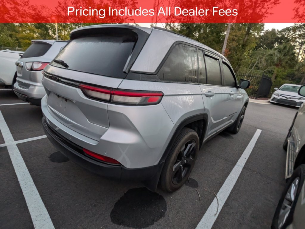 Used 2024 Jeep Grand Cherokee Altitude RWD image 6