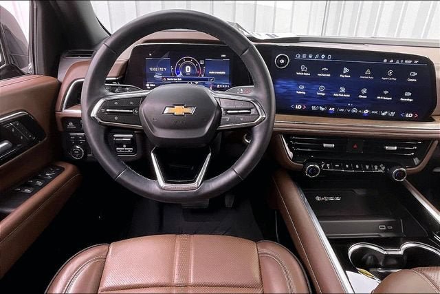 Certified 2025 Chevrolet Suburban High Country AWD/4WD image 5
