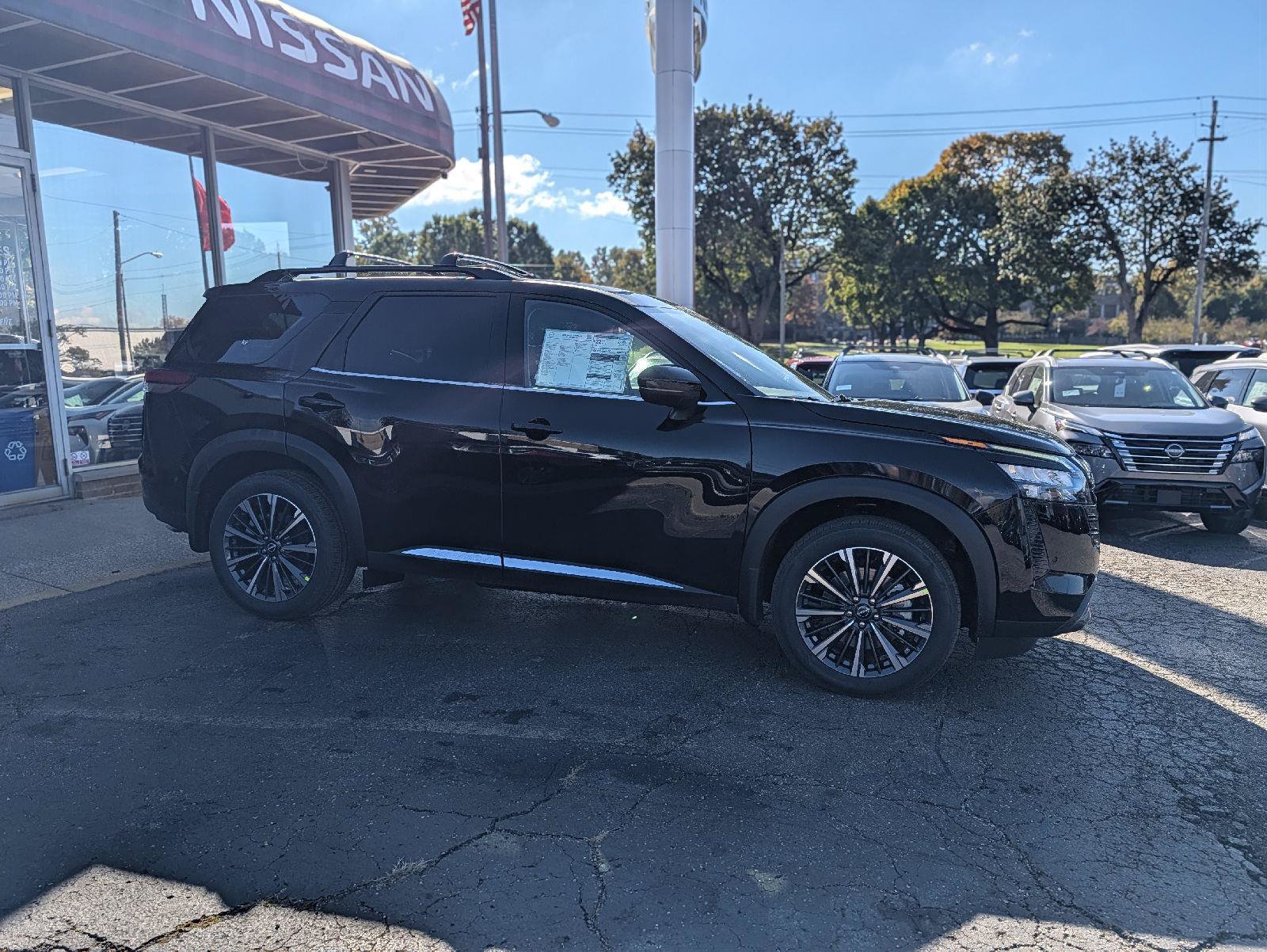 New 2026 Nissan Pathfinder Platinum AWD/4WD image 15