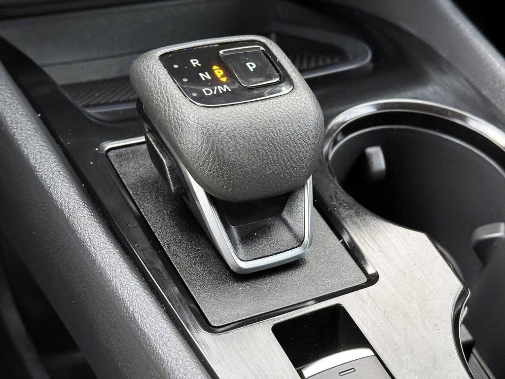 Certified 2025 Nissan Rogue SV image 31