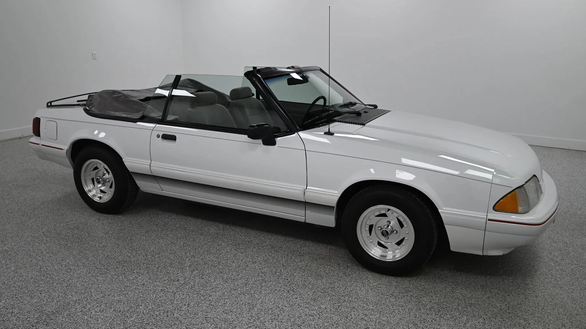 Used 1992 Ford Mustang LX image 25