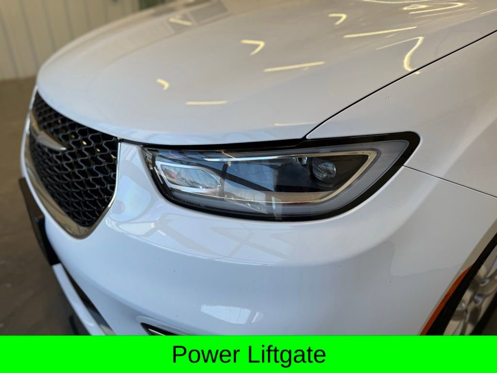 Used 2024 Chrysler Pacifica Touring-L image 8