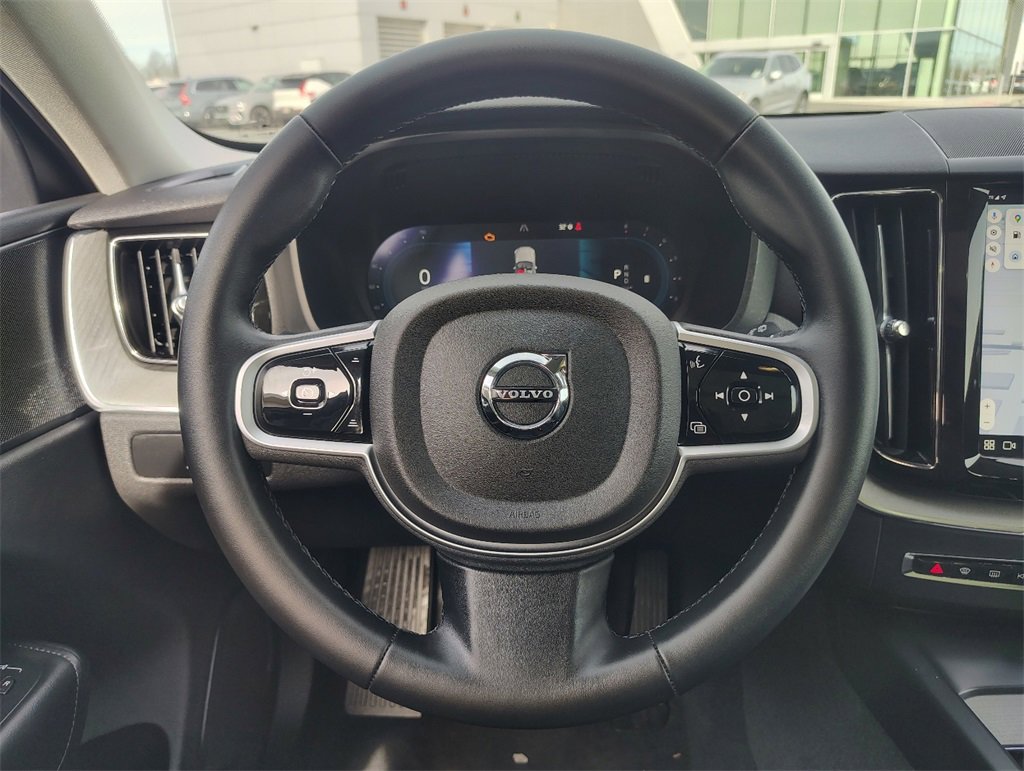 Used 2025 Volvo XC60 B5 Plus image 13