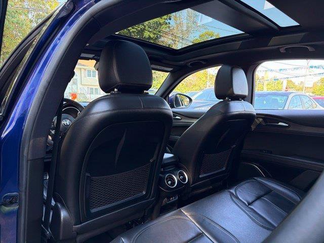 Used 2023 Alfa Romeo Stelvio Ti AWD/4WD image 28