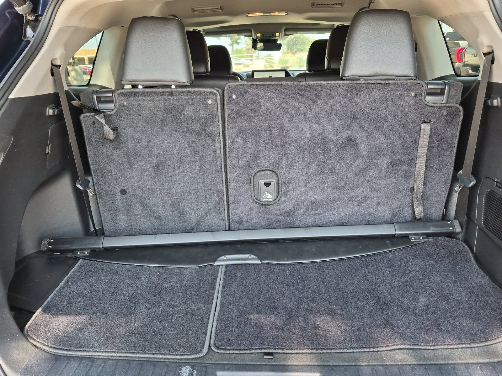 Used 2023 Toyota Highlander XLE FWD image 15