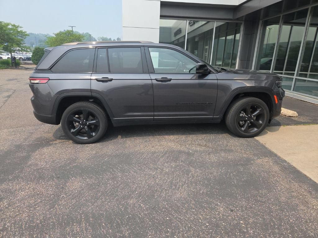 Used 2023 Jeep Grand Cherokee Altitude AWD/4WD image 22