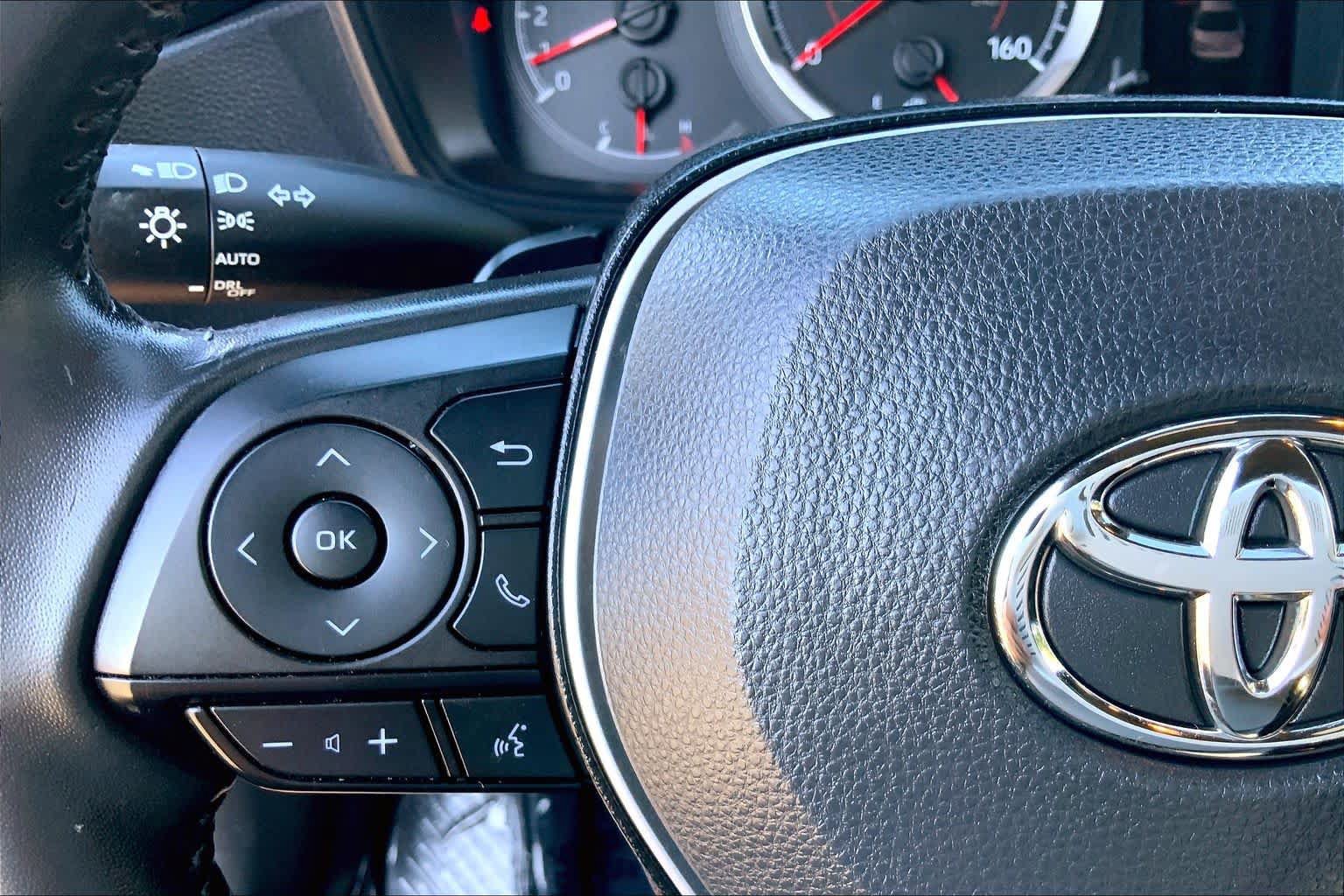 Used 2022 Toyota Corolla SE w/ Carpet Mat Package (TMS) FWD image 24