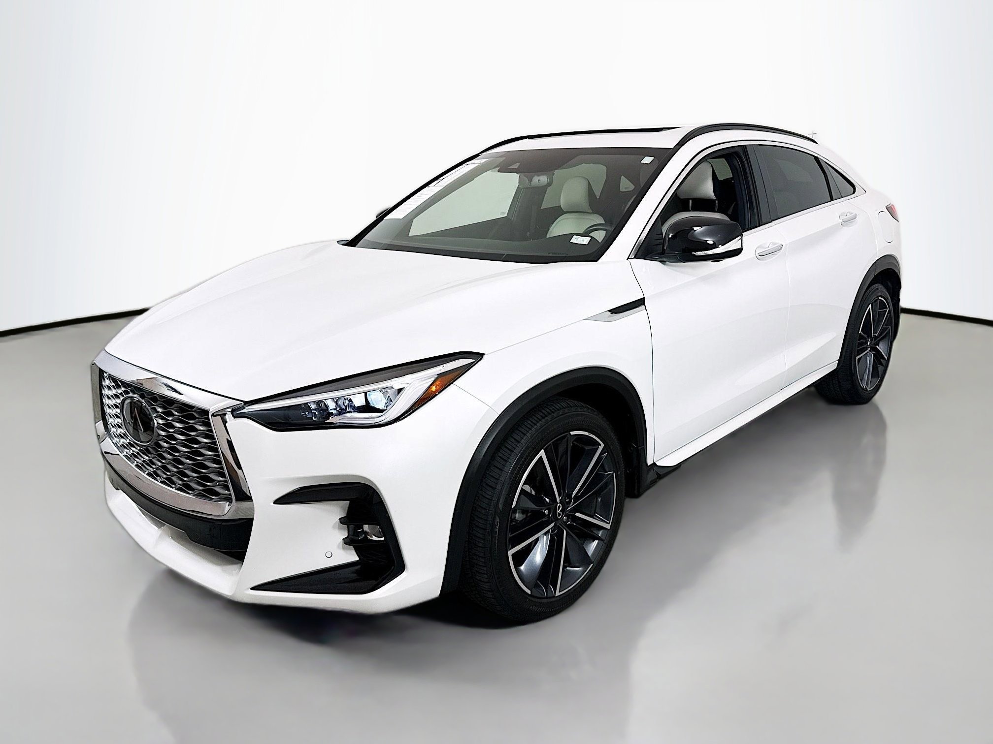 Used 2023 INFINITI QX55 Essential AWD/4WD image 3