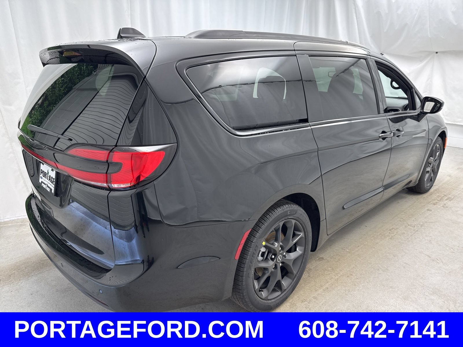 New 2026 Chrysler Pacifica Select w/ S Appearance Package FWD image 2