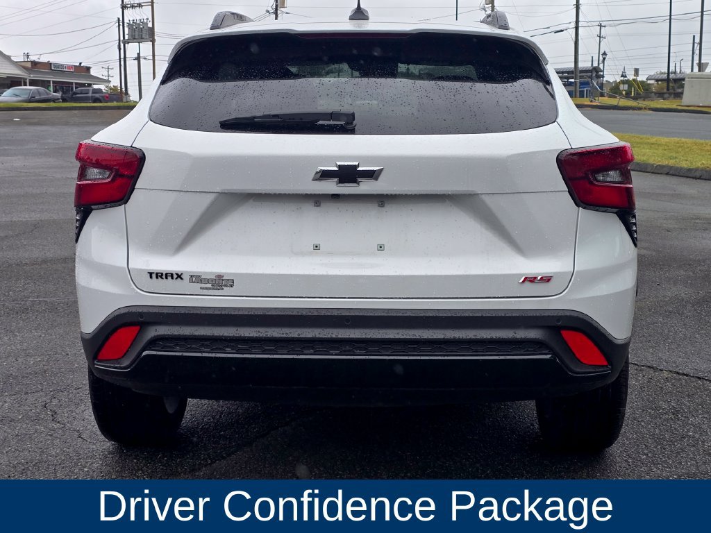 Used 2025 Chevrolet Trax RS w/ Sunroof Package FWD image 3
