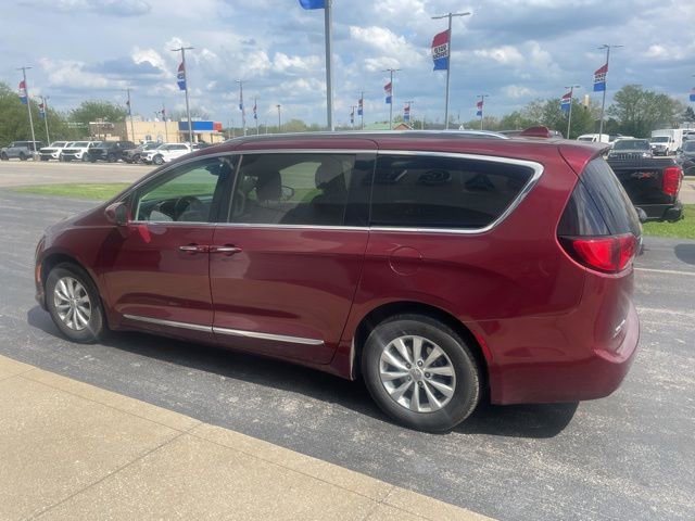 Used 2018 Chrysler Pacifica Touring-L image 5