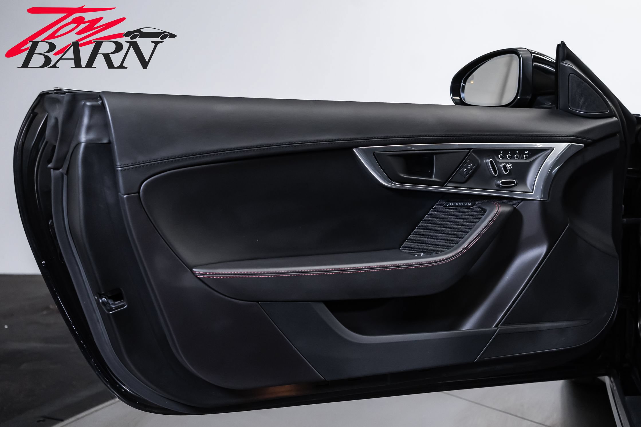 Used 2019 Jaguar F-TYPE Coupe RWD image 15