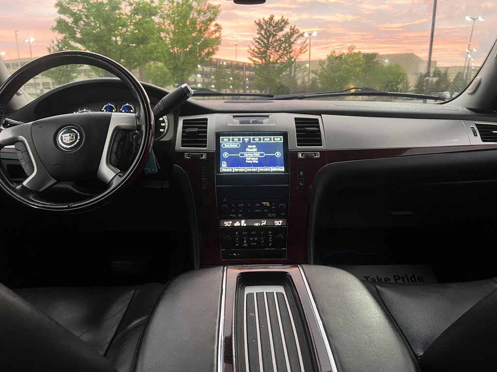 Used 2014 Cadillac Escalade Luxury AWD/4WD image 19