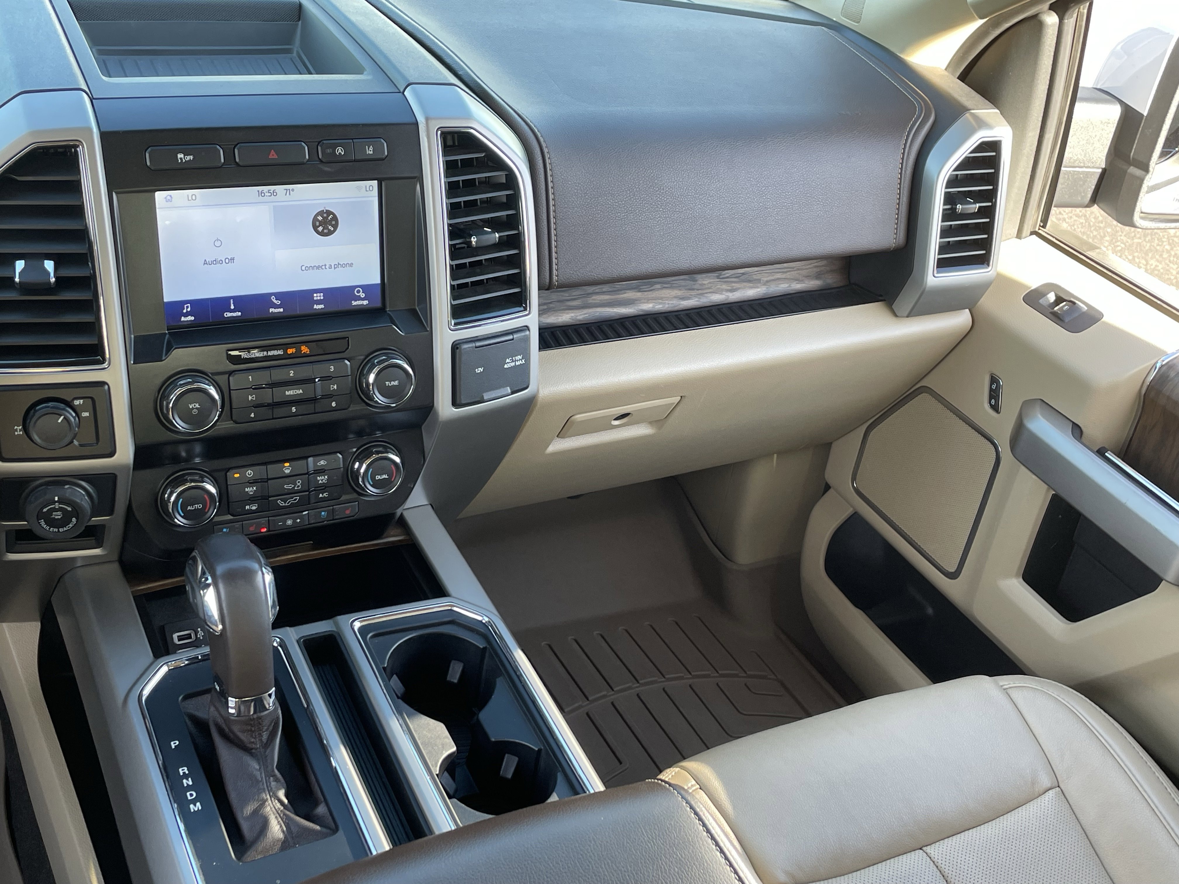 Used 2020 Ford F150 Lariat w/ Trailer Tow Package image 15